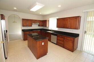 2475 Deauville Cir in Clovis, CA - Building Photo - Building Photo