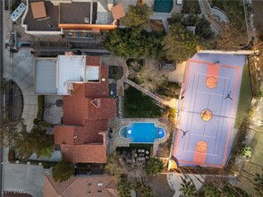 2905 La Mesa Dr in Henderson, NV - Foto de edificio - Building Photo