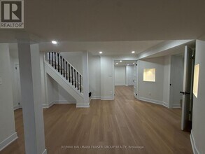 176 Tormina Blvd in Whitby, ON - Building Photo - Building Photo