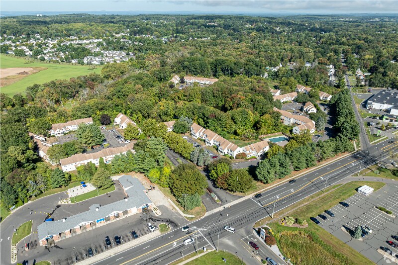 401 Talcottville Rd in Vernon, CT - Building Photo