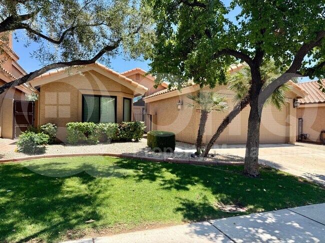 15845 N 51st St in Scottsdale, AZ - Building Photo - Building Photo
