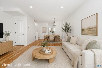 17 Dolsen Pl in Stamford, CT - Building Photo - Building Photo