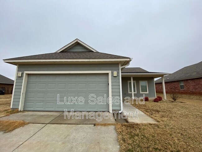 809 Lakeview Dr in Moore, OK - Building Photo - Building Photo