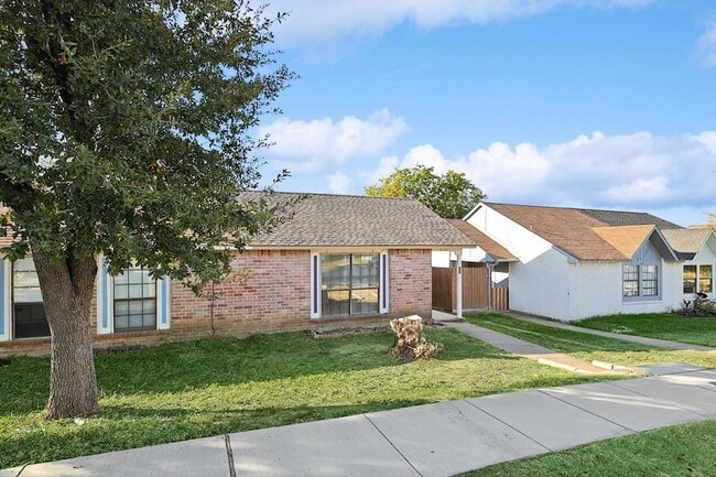 6033 Dooley Dr in The Colony, TX - Building Photo - Building Photo