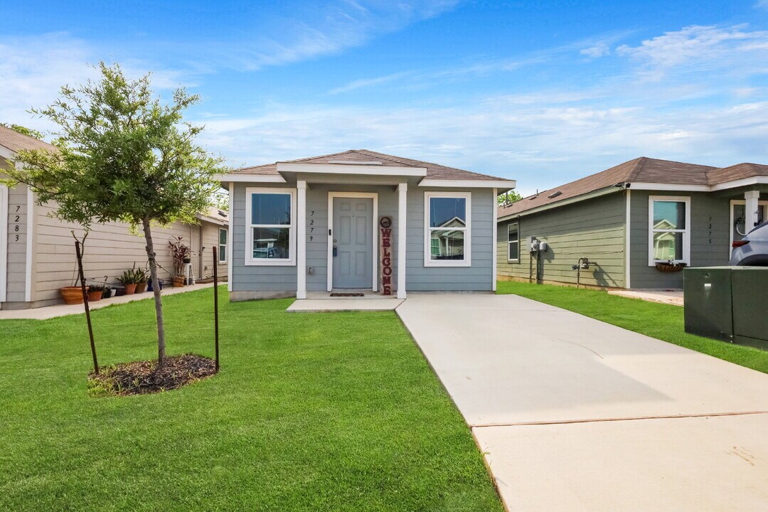 7279 Pasture Run in San Antonio, TX - Building Photo