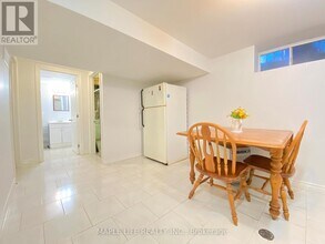37 Pinemeadow Blvd in Toronto, ON - Building Photo - Building Photo