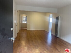 1247 N Virgil Ave in Los Angeles, CA - Building Photo - Building Photo