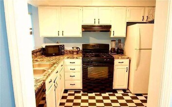 852 Glynn Oaks Dr in Clarkston, GA - Building Photo - Building Photo