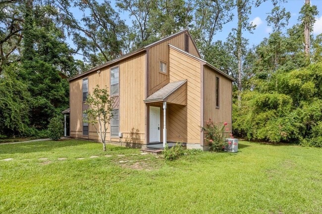 property at 1557 Live Oak Dr