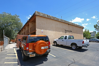 University South in Albuquerque, NM - Foto de edificio - Building Photo