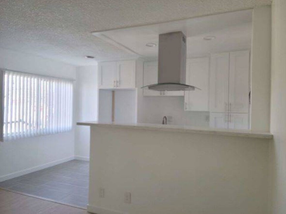 4540 Vista Del Monte Ave, Unit Unit 6 in Los Angeles, CA - Foto de edificio