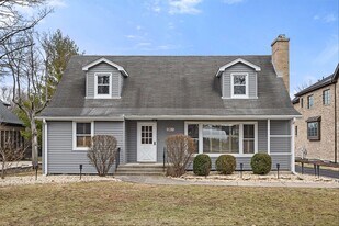 5631 S Oak St in Hinsdale, IL - Building Photo