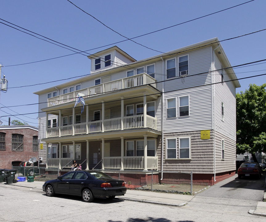 108-110 Harriet St in Providence, RI - Foto de edificio