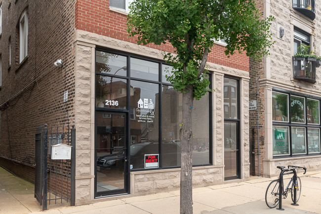 2136 W Chicago