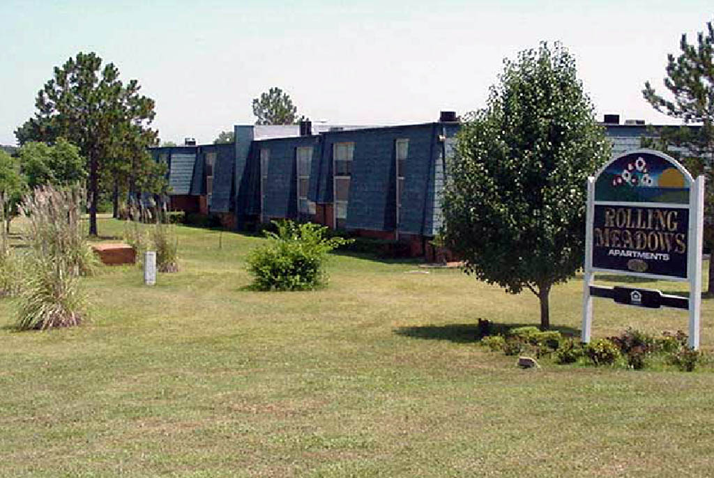 Rolling Meadows in Ada, OK - Building Photo