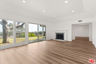 8375 Zitola Terrace in Los Angeles, CA - Building Photo - Building Photo