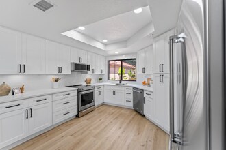 29092 Laurel Valley Dr in Vista, CA - Foto de edificio - Building Photo