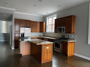 838 W Armitage Ave in Chicago, IL - Building Photo - Building Photo