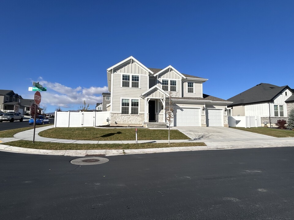 6251 N Boulter Peak Ln in Eagle Mountain, UT - Building Photo