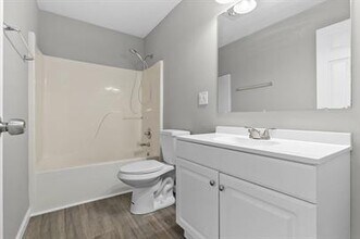 2636 Villa Park Dr in Highland, IL - Building Photo - Building Photo