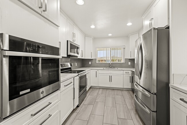 5528 Dorothy Dr in San Diego, CA - Building Photo - Building Photo