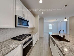 17692 W Fetlock Trail in Surprise, AZ - Foto de edificio - Building Photo