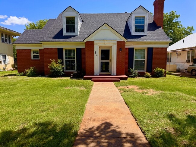 property at 2011 Huff St