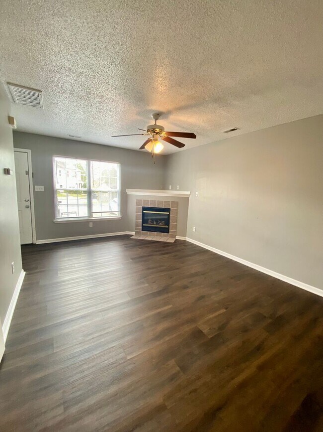 104 Woodlake Ct in Jacksonville, NC - Building Photo - Building Photo