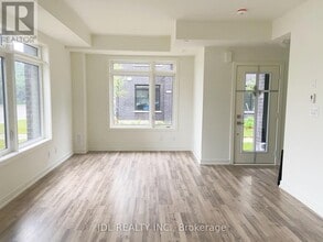 370 A-370A Red Maple Rd in Richmond Hill, ON - Building Photo - Building Photo