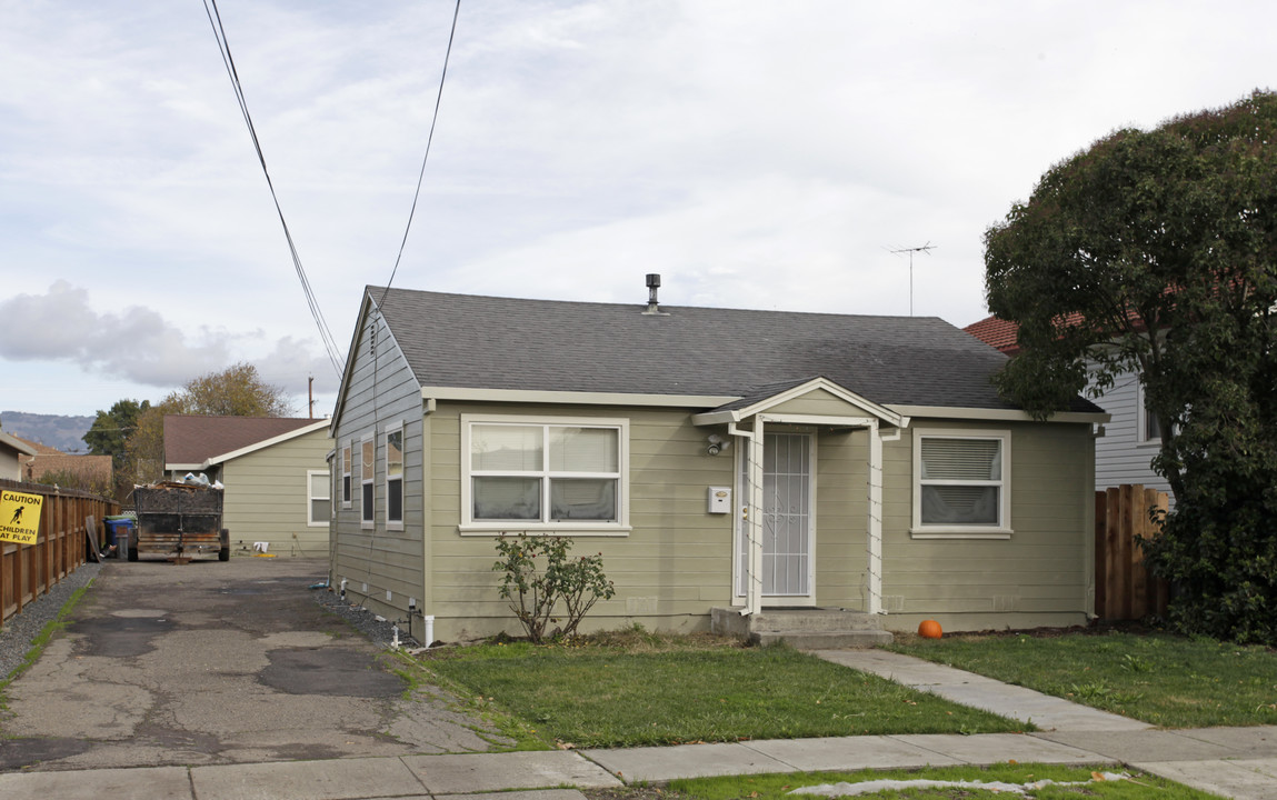 313 Vallejo St in Petaluma, CA - Building Photo