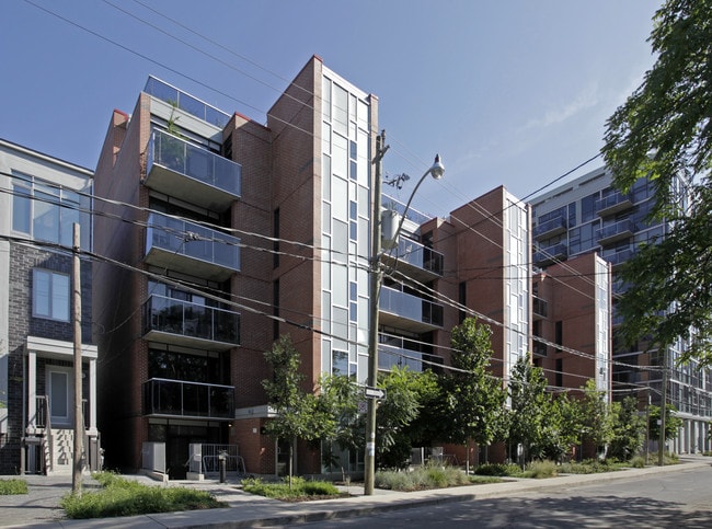 60-64 Niagara St in Toronto, ON - Building Photo - Building Photo