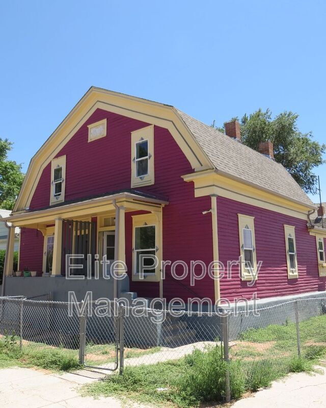 property at 626 W 11th St