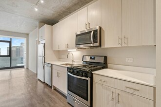 702 S Clark St in Chicago, IL - Foto de edificio - Building Photo