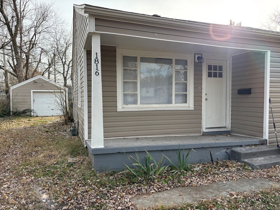 1816 W Scott St in Springfield, MO - Building Photo
