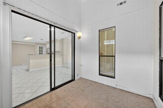 6415 Grandvale Dr in Houston, TX - Building Photo - Building Photo