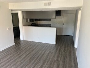 1809 Berendo N St, Unit 207 in Los Angeles, CA - Building Photo - Building Photo