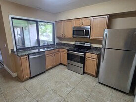 4158 Pinelake Ln in Tampa, FL - Building Photo