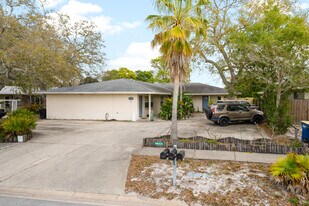 1423 Aries Ln, Unit 1423 in Clearwater, FL - Building Photo