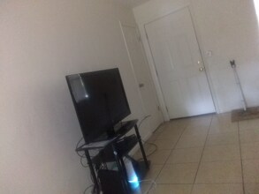 7024 SW 18th Pl in Gainesville, FL - Foto de edificio - Building Photo