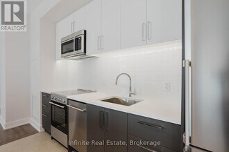 2525 Bathurst St in Toronto, ON - Building Photo - Building Photo