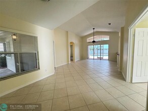 3718 Coco Lake Dr in Coconut Creek, FL - Building Photo - Building Photo