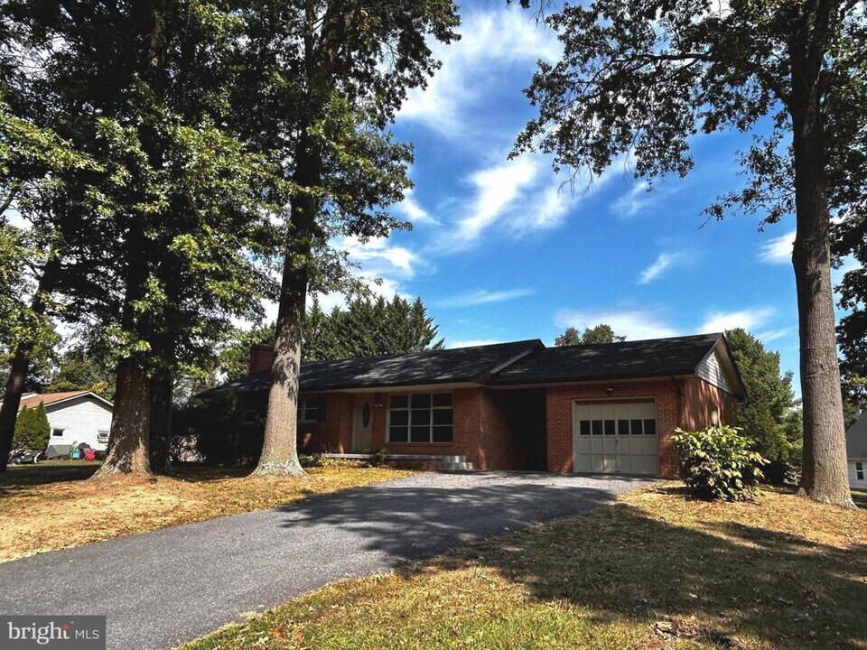985 Tasker Rd in Stephens City, VA - Building Photo
