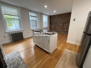 43 Grove St, Unit 3 in Boston, MA - Building Photo - Building Photo