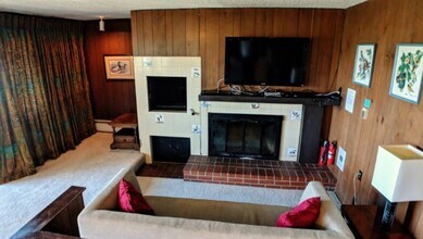 4274 Saddle Rd in South Lake Tahoe, CA - Building Photo - Building Photo