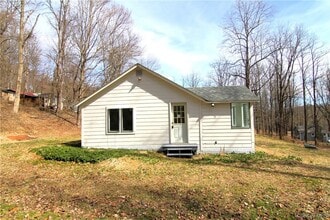 71 Miller Rd in Hopewell Junction, NY - Foto de edificio - Building Photo