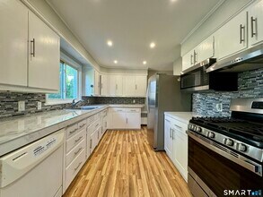 415 Savoy St in Bridgeport, CT - Building Photo - Building Photo