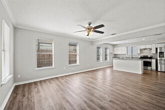 3913 Edison St in Houston, TX - Building Photo - Building Photo