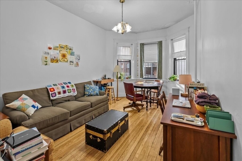 69 Quint Ave in Boston, MA - Building Photo
