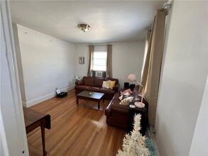 277 Spring St in Newport, RI - Building Photo - Building Photo