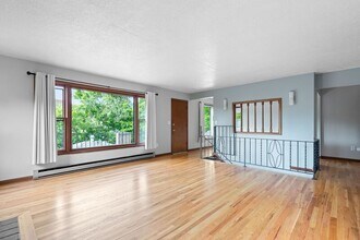 6409 SE Belmont St in Portland, OR - Building Photo - Building Photo